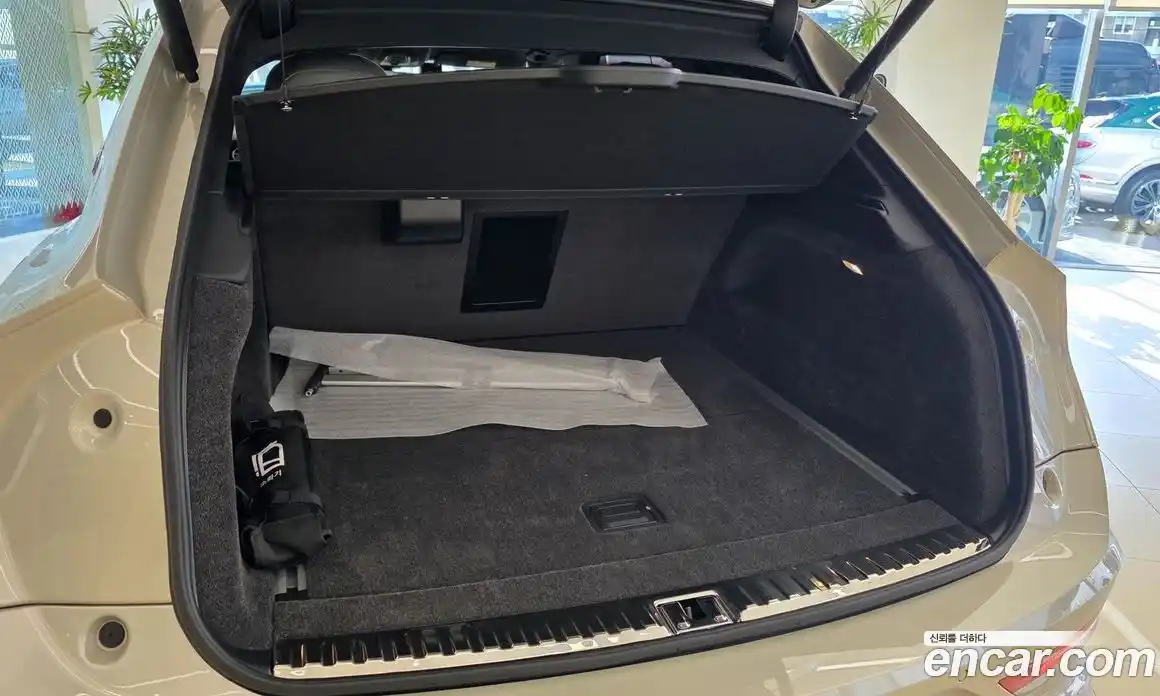 Bentley Bentayga 2025 4.0 гидро в Москве № 366415, фото 5