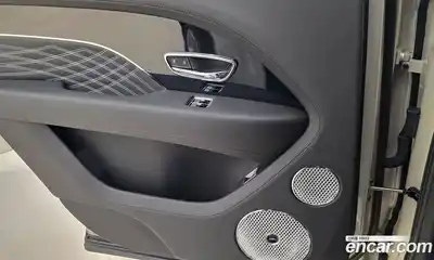 Bentley Bentayga 2025 4.0 гидро в Москве № 366415, миниатюра 7