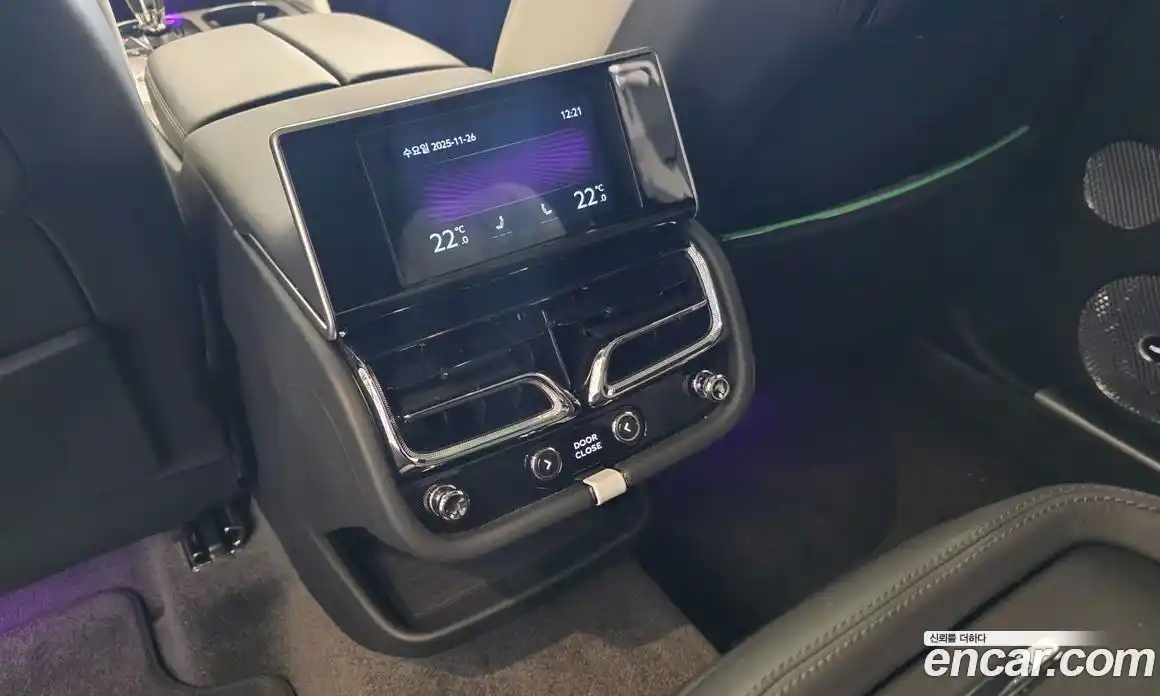 Bentley Bentayga 2025 4.0 гидро в Москве № 366415, фото 8