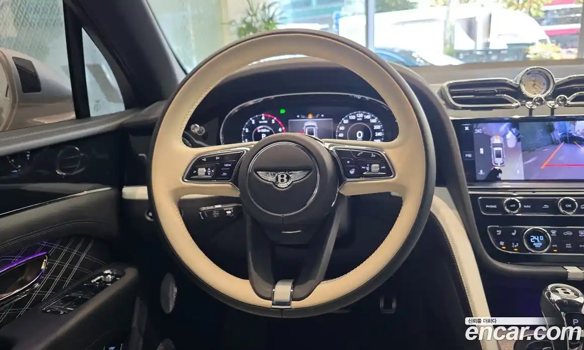 Bentley Bentayga 2025 4.0 гидро в Москве № 366415, фото 10