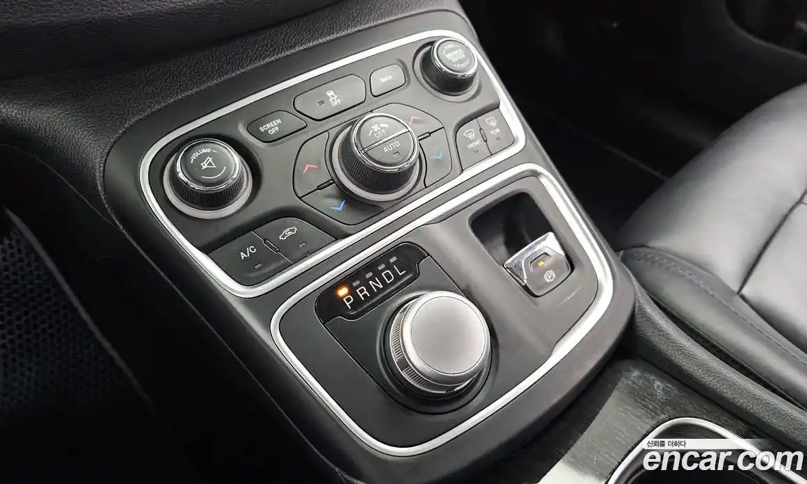 Chrysler 200 2015 2.4 гидро в Москве № 407483, фото 9