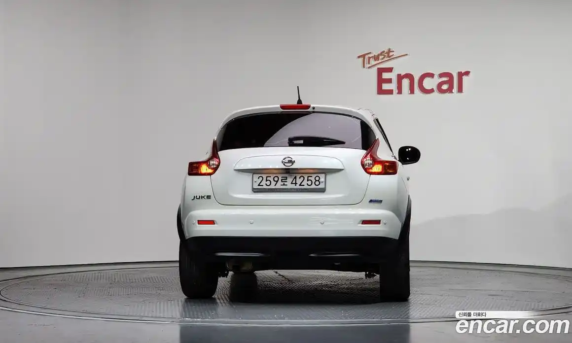 Nissan Juke 2014 1.6 гидро в Москве № 611316, фото 4