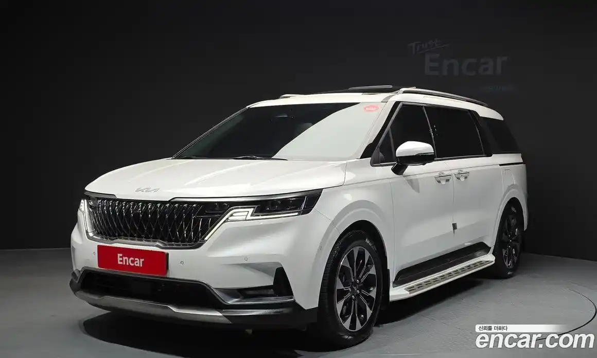 Kia Canival 2023 3.5 Автомат в Москве № 758543, фото 1