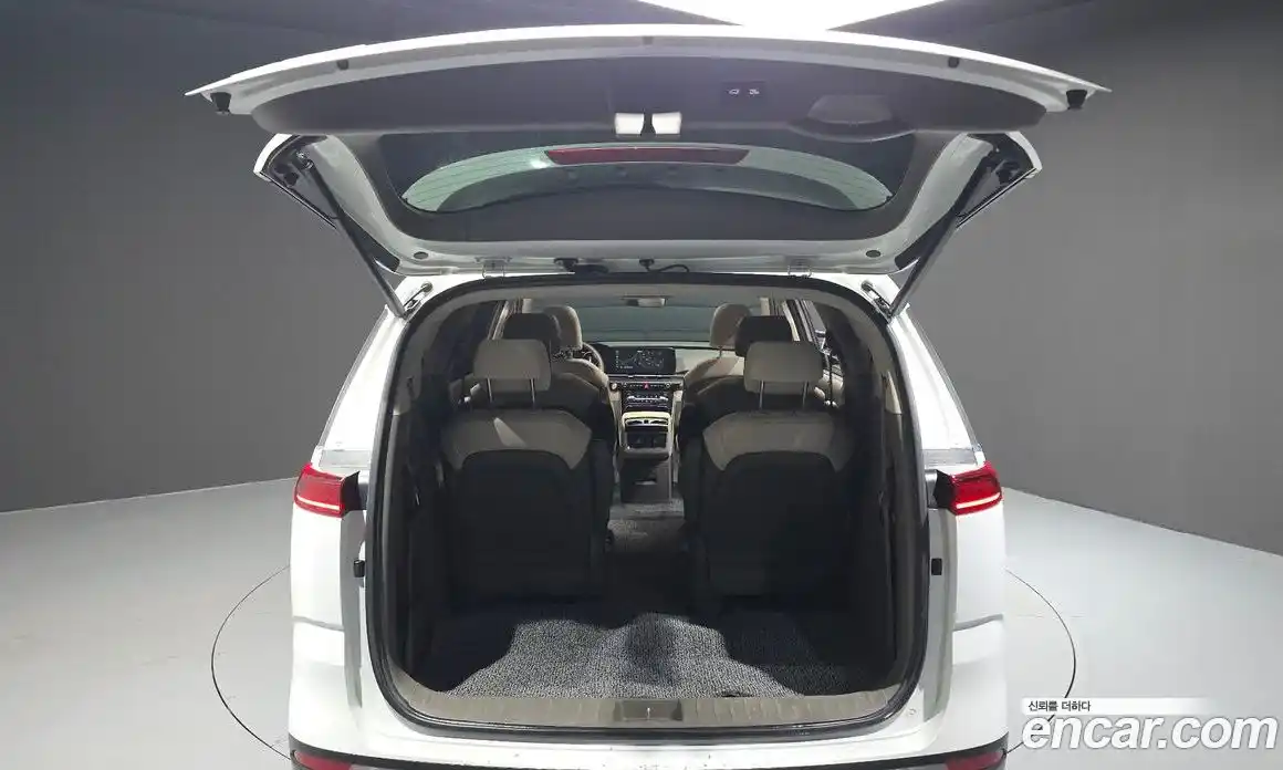 Kia Canival 2023 3.5 Автомат в Москве № 758543, фото 20