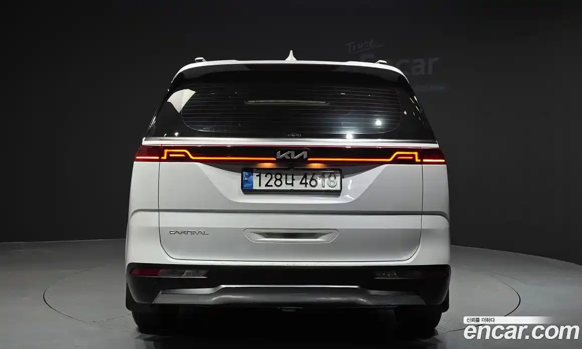 Kia Canival 2023 3.5 Автомат в Москве № 758543, фото 4