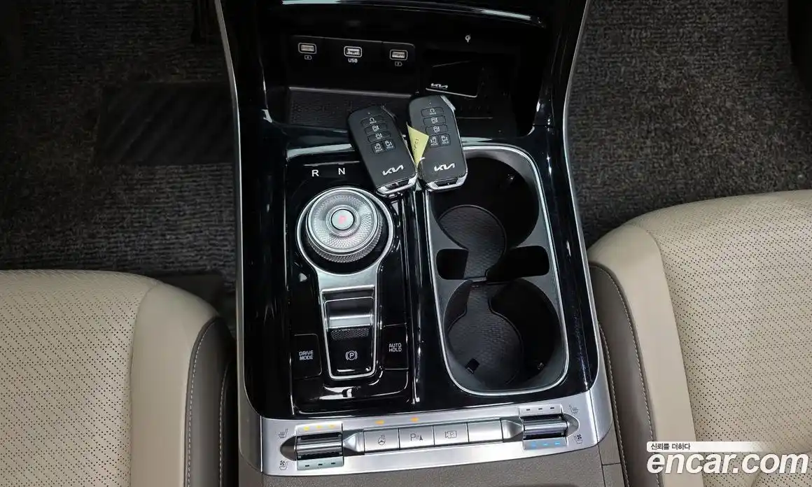 Kia Canival 2023 3.5 Автомат в Москве № 758543, фото 9