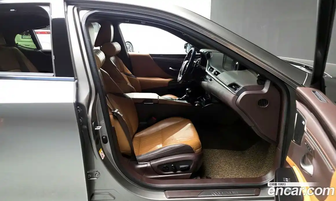 Lexus ES 2018 2.5 гидро в Москве № 766947, фото 11