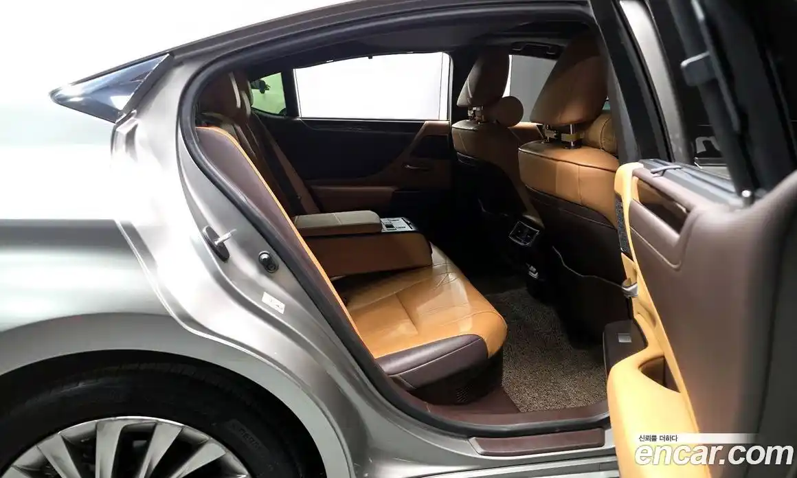 Lexus ES 2018 2.5 гидро в Москве № 766947, фото 12