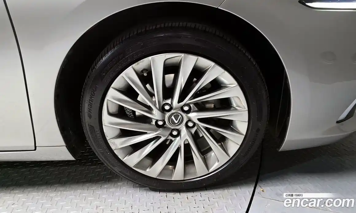 Lexus ES 2018 2.5 гидро в Москве № 766947, фото 5