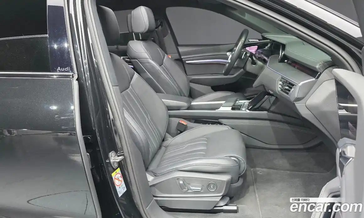 Audi Q8 e-tron 2024 0.3 гидро в Москве № 801332, фото 11
