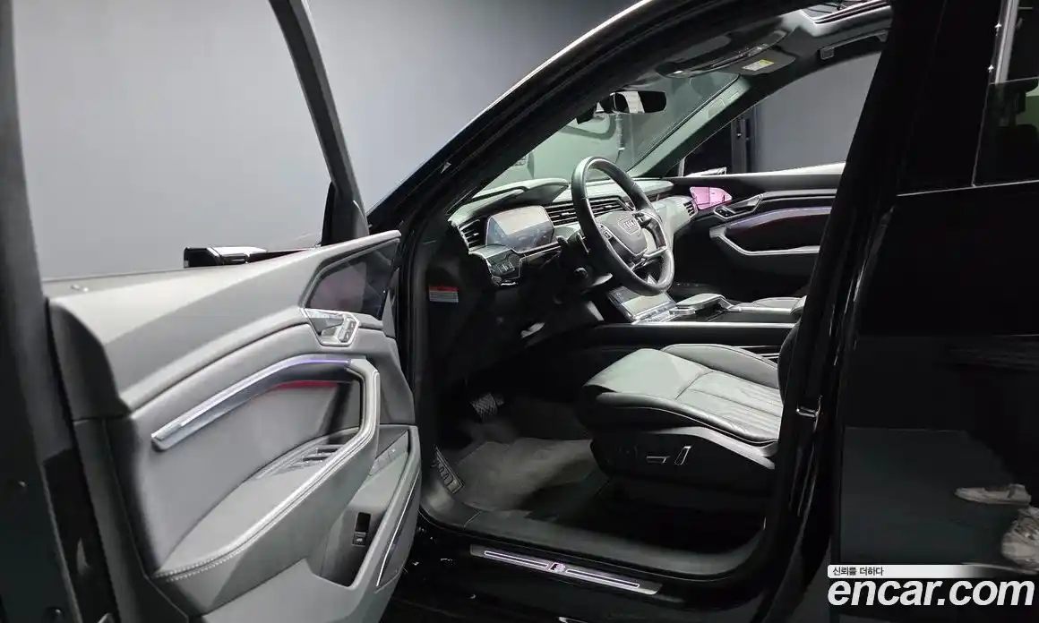 Audi Q8 e-tron 2024 0.3 гидро в Москве № 801332, фото 10