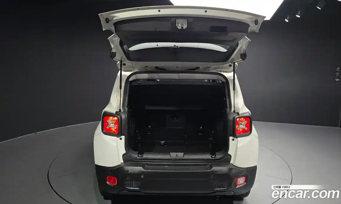 Jeep Renegade 2018 2.4 гидро в Москве № 896577, фото 20