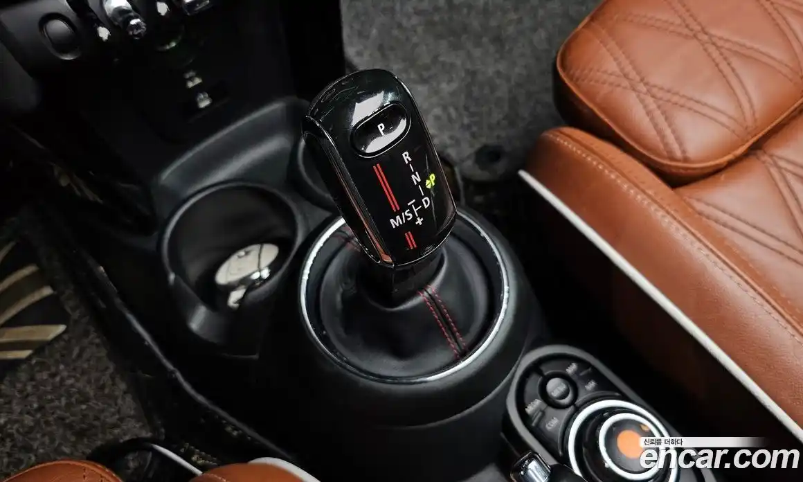 Mini Cooper Convertible 2020 2.0 гидро в Москве № 1013997, фото 9
