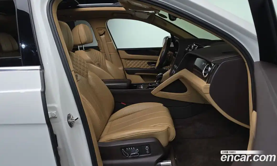 Bentley Bentayga 2022 4.0 гидро в Москве № 1016066, фото 11