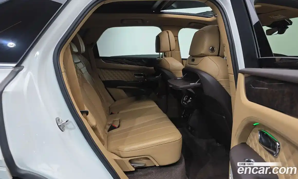 Bentley Bentayga 2022 4.0 гидро в Москве № 1016066, фото 12