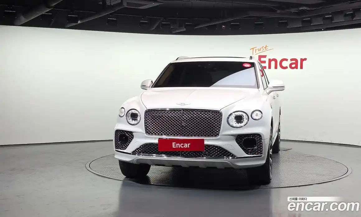 Bentley Bentayga 2022 4.0 гидро в Москве № 1016066, фото 3