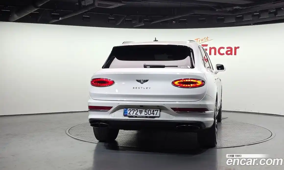 Bentley Bentayga 2022 4.0 гидро в Москве № 1016066, фото 4