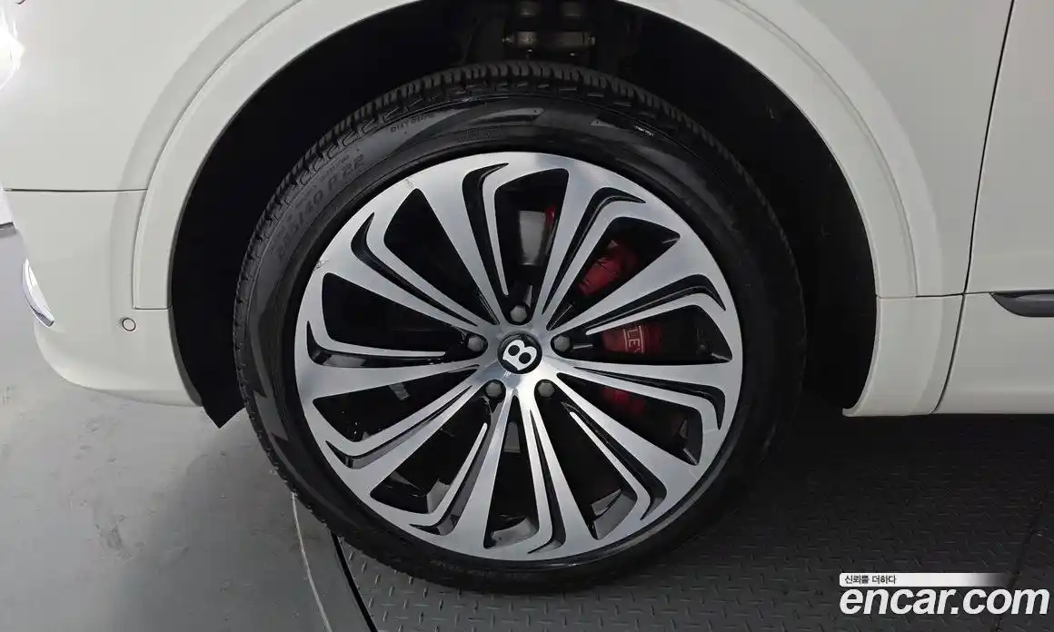 Bentley Bentayga 2022 4.0 гидро в Москве № 1016066, фото 5