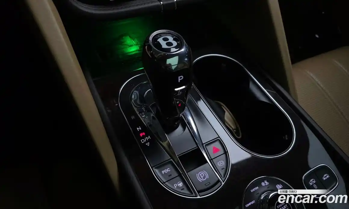 Bentley Bentayga 2022 4.0 гидро в Москве № 1016066, фото 9