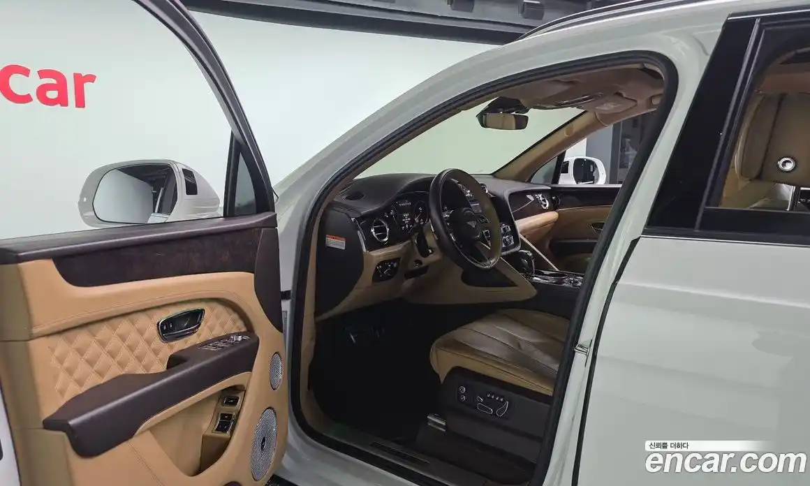 Bentley Bentayga 2022 4.0 гидро в Москве № 1016066, фото 10