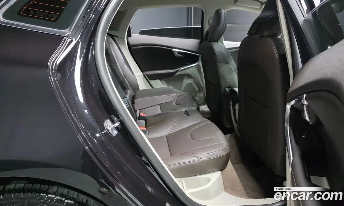 Volvo V40 2016 2.0 гидро в Москве № 155715, фото 12