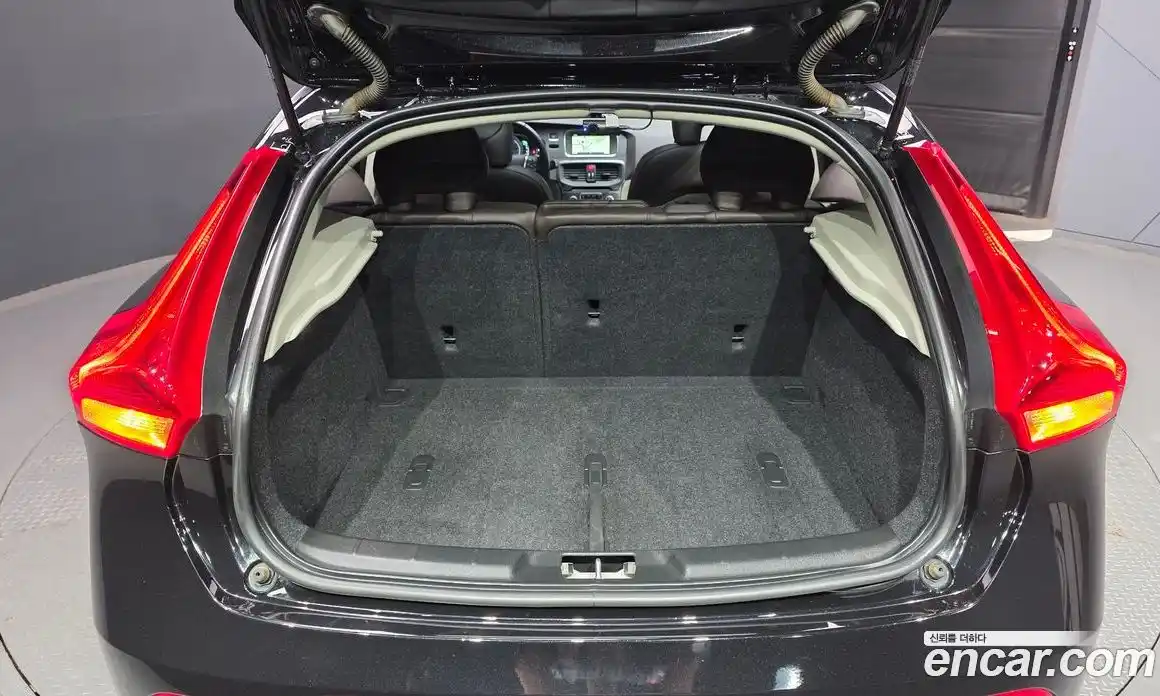 Volvo V40 2016 2.0 гидро в Москве № 155715, фото 20