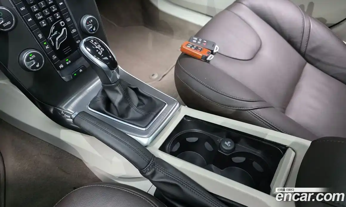 Volvo V40 2016 2.0 гидро в Москве № 155715, фото 9