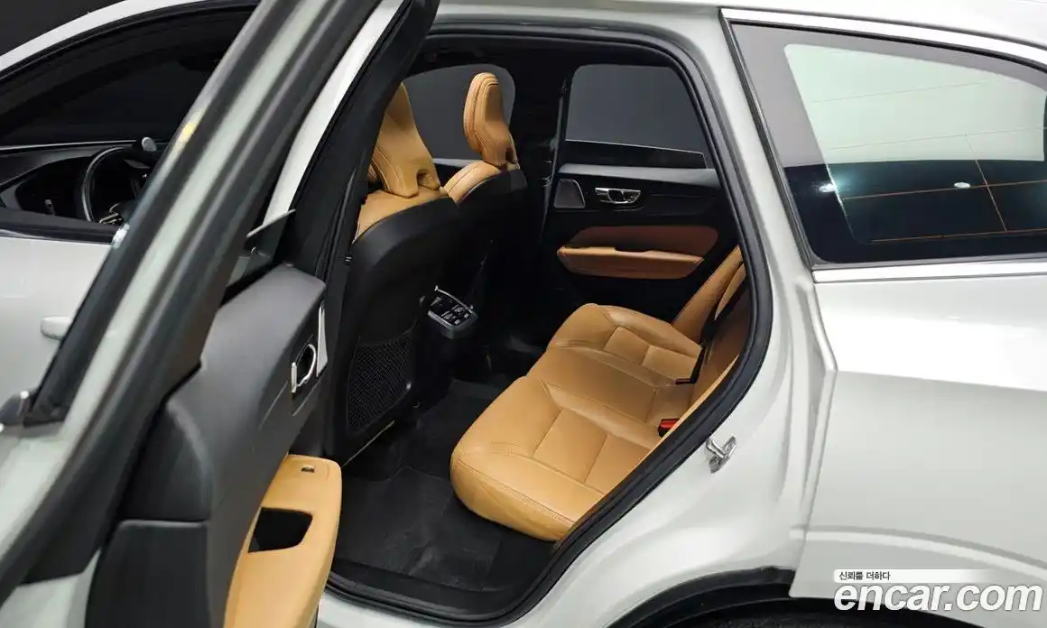 Volvo XC60 2021 2.0 гидро в Москве № 164412, фото 12