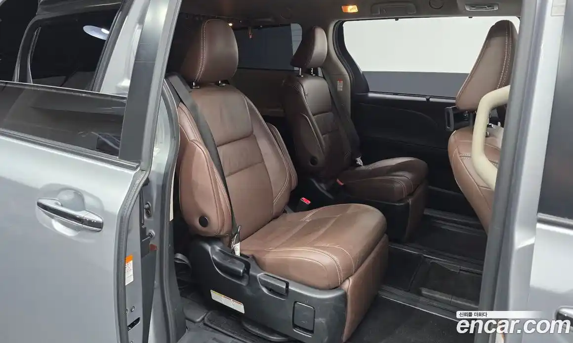 Toyota Sienna 2018 3.5 гидро в Москве № 170235, фото 12