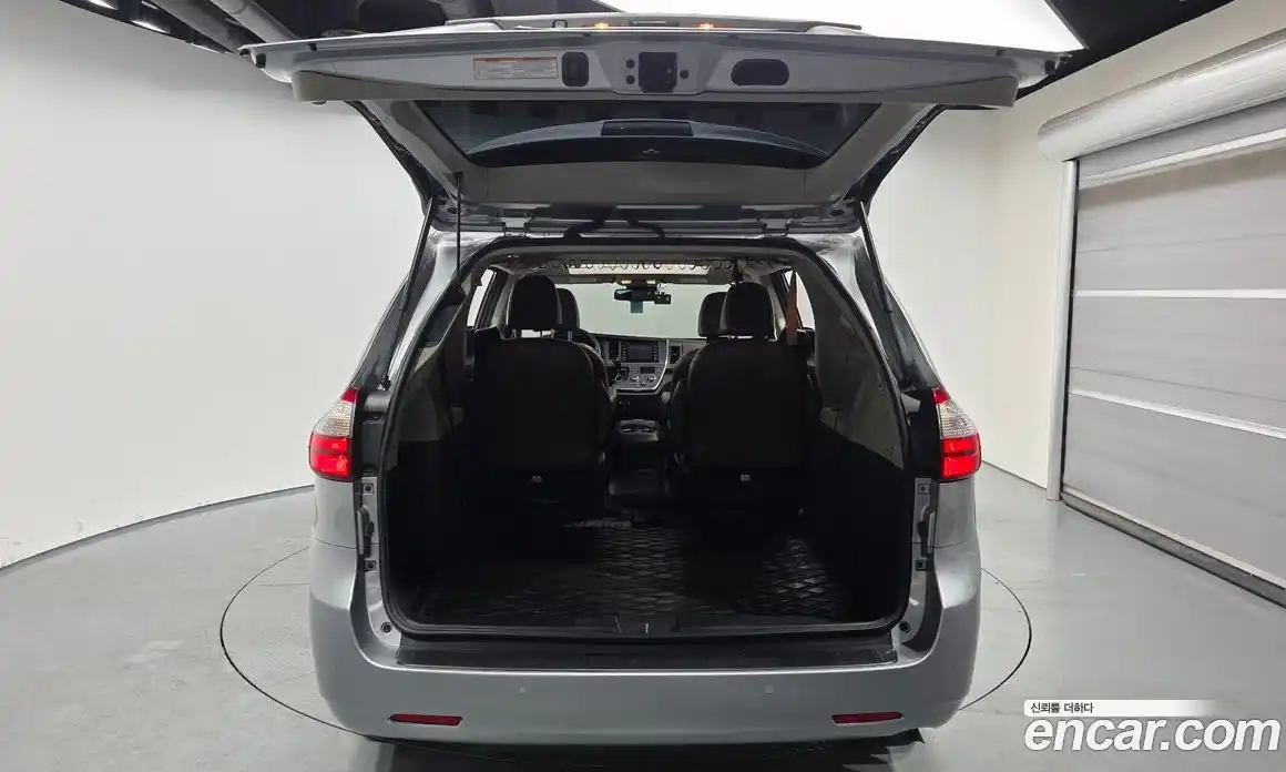 Toyota Sienna 2018 3.5 гидро в Москве № 170235, фото 20