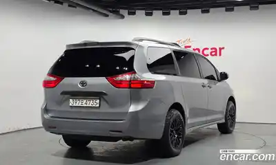 Toyota Sienna 2018 3.5 гидро в Москве № 170235, миниатюра 2