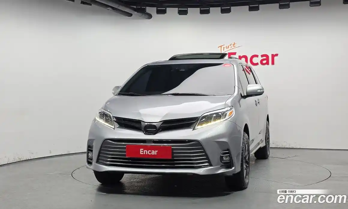Toyota Sienna 2018 3.5 гидро в Москве № 170235, фото 3