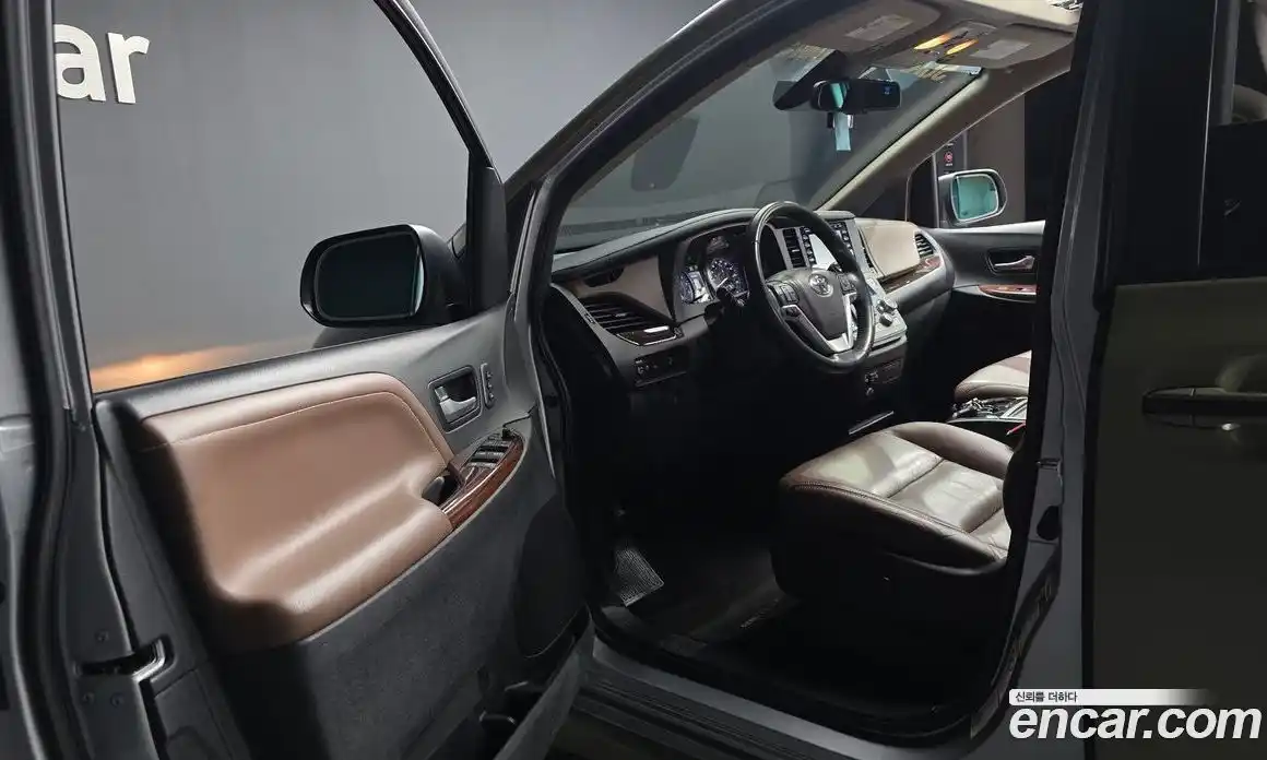 Toyota Sienna 2018 3.5 гидро в Москве № 170235, фото 10