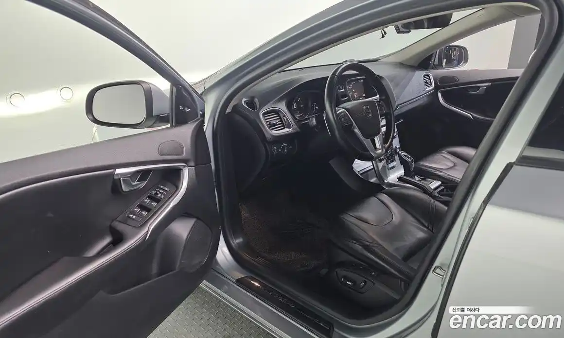 Volvo V40 2018 2.0 гидро в Москве № 190779, фото 11