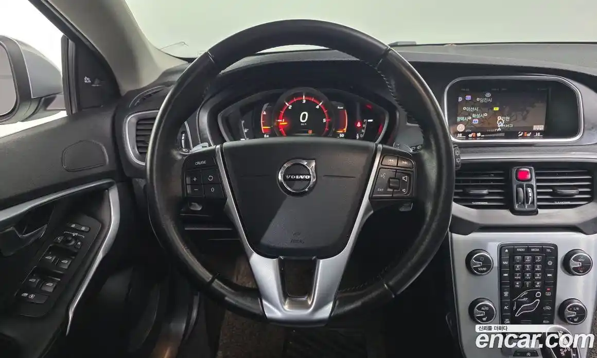 Volvo V40 2018 2.0 гидро в Москве № 190779, фото 13
