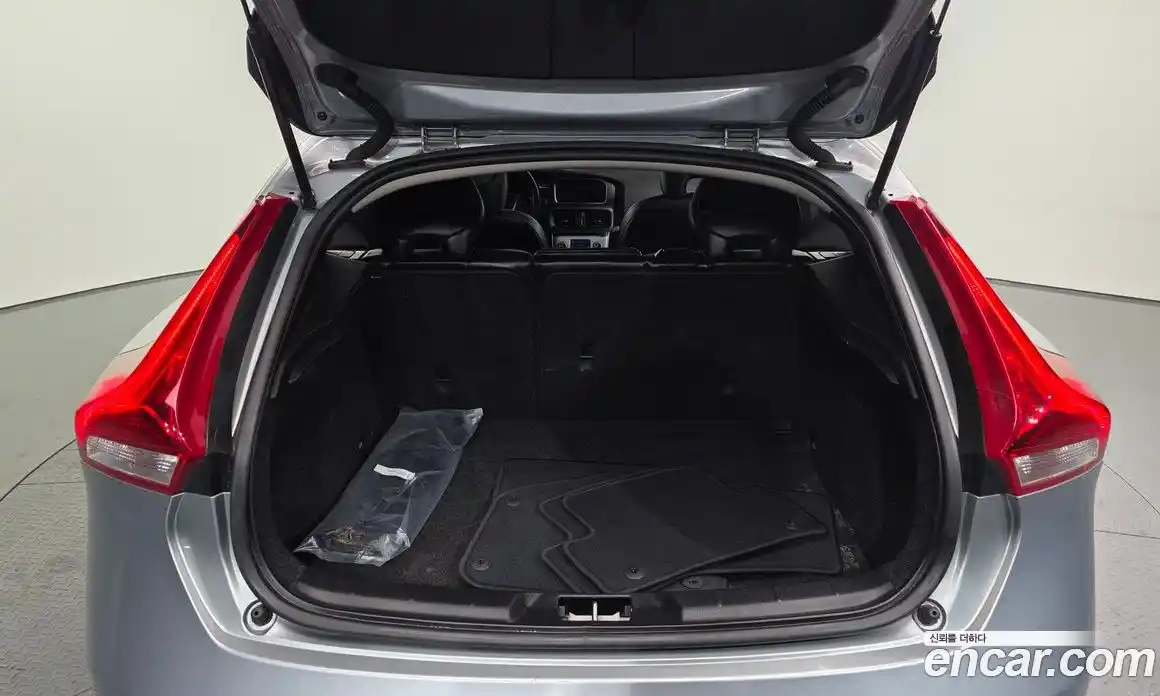 Volvo V40 2018 2.0 гидро в Москве № 190779, фото 20