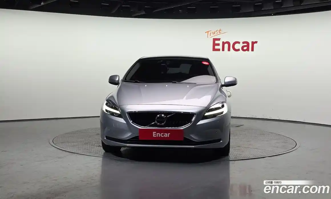 Volvo V40 2018 2.0 гидро в Москве № 190779, фото 3