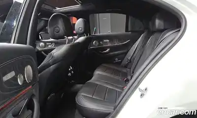 Mercedes-Benz E-Class 2022 2.0 гидро, миниатюра 12