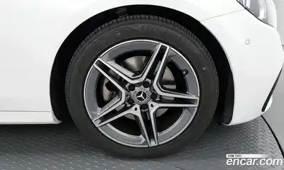 Mercedes-Benz E-Class 2022 2.0 гидро, миниатюра 5