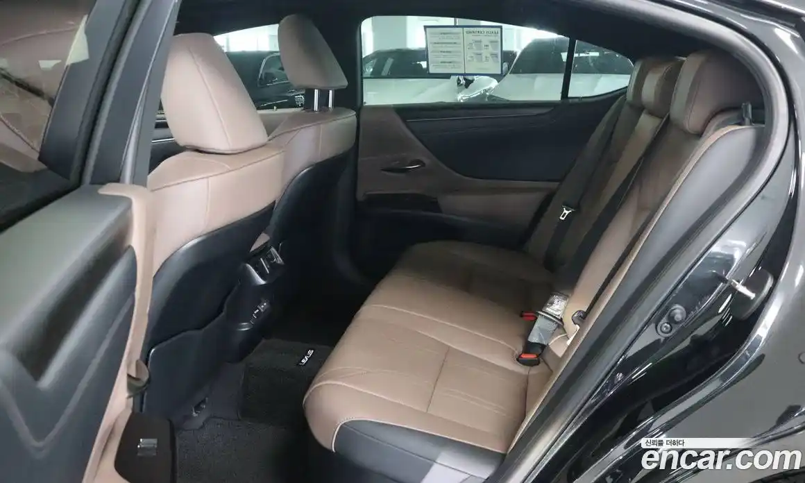 Lexus ES 2024 2.5 вариатор в Москве № 214767, фото 8