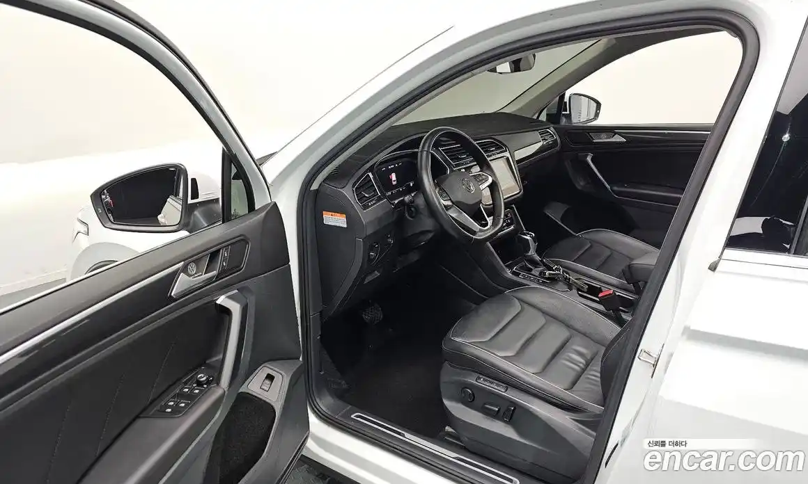 Volkswagen Tiguan 2023 2.0 гидро в Москве № 215228, фото 11