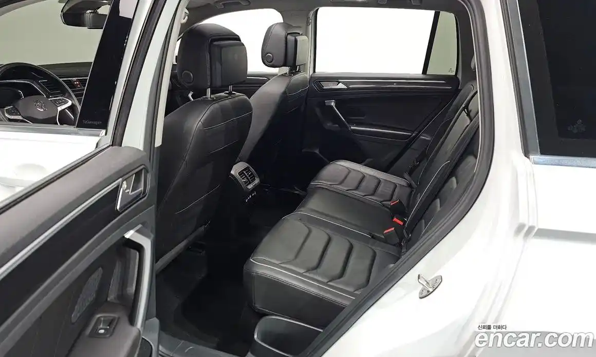 Volkswagen Tiguan 2023 2.0 гидро в Москве № 215228, фото 16