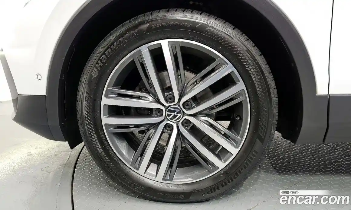 Volkswagen Tiguan 2023 2.0 гидро в Москве № 215228, фото 5