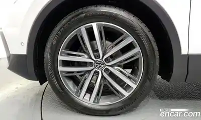 Volkswagen Tiguan 2023 2.0 гидро в Москве № 215228, миниатюра 5