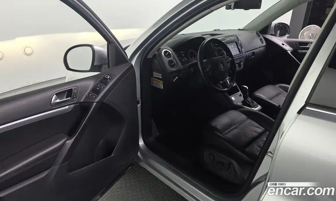 Volkswagen Tiguan 2013 2.0 гидро в Москве № 227104, фото 11