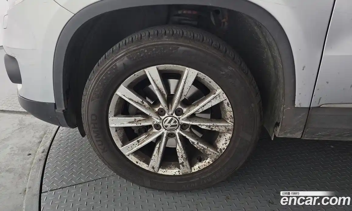 Volkswagen Tiguan 2013 2.0 гидро в Москве № 227104, фото 5