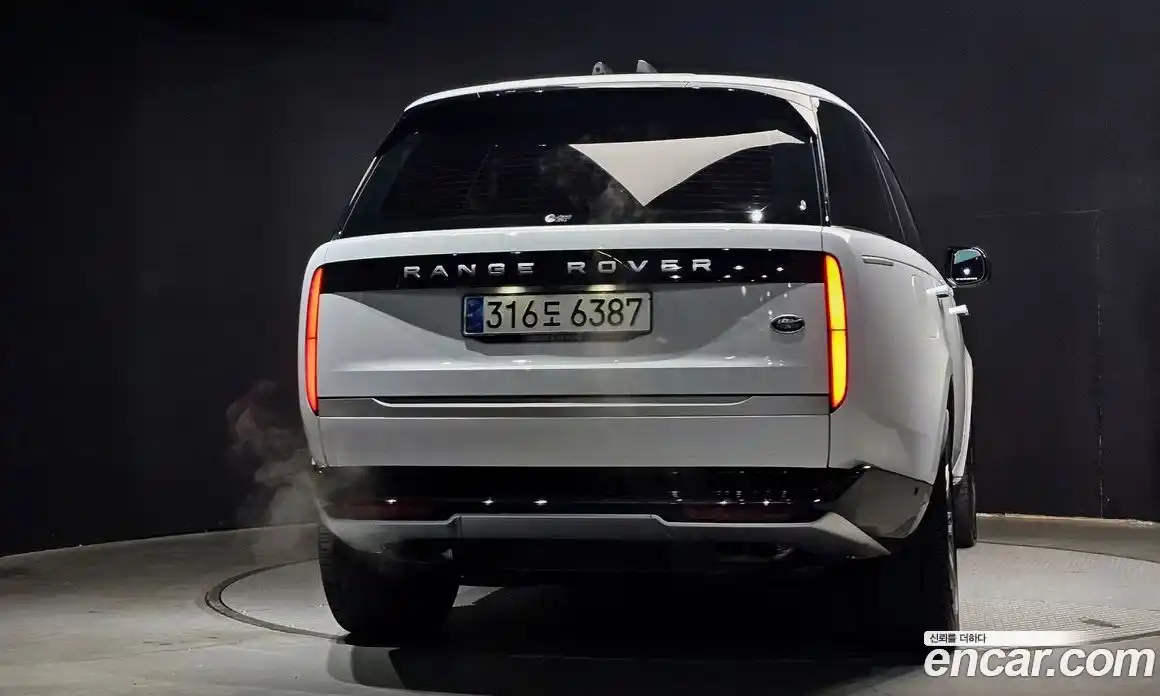 Land Rover Range-Rover 2023 4.4 гидро в Москве № 231268, фото 4