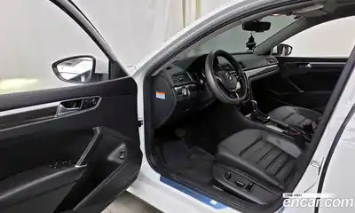 Volkswagen Passat 2018 2.0 гидро в Москве № 232250, миниатюра 10