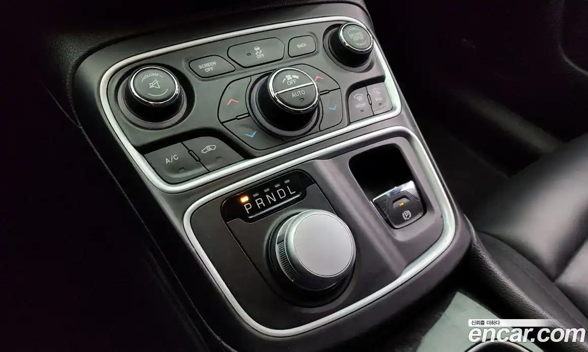 Chrysler 200 2015 2.4 гидро в Москве № 248921, фото 9