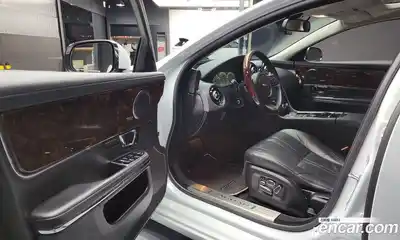Jaguar XJ 2015 3.0 гидро в Москве № 256071, миниатюра 10